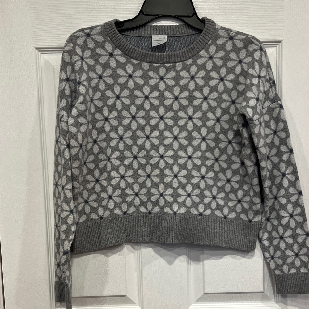 Abercrombie Kids Gray/blue Floral warm Crew Neck Sweater size 13-